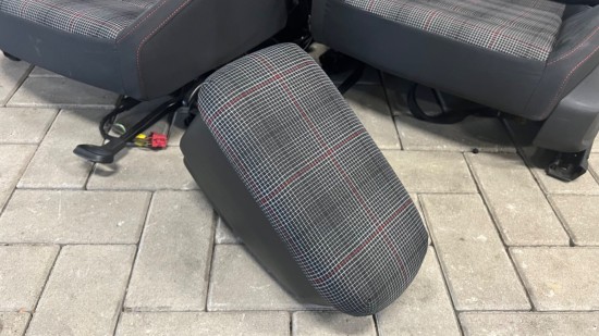 Set Volkswagen Golf 8 GTI stoelen met armsteun - Volkswagen Caddy