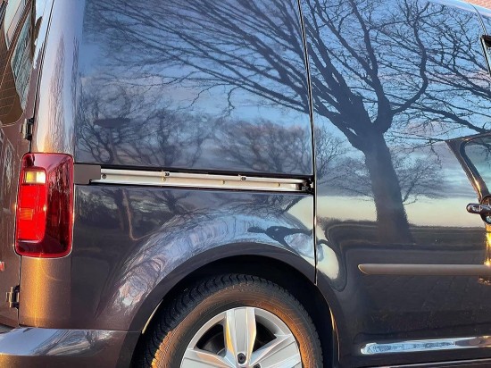 Deurrail met bevestigingen Volkswagen Caddy 2004 - 2020 voor afdekplaat deurrail
