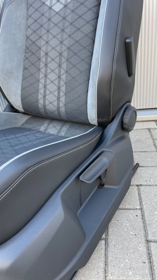 225b1fa4 0718 45fc 966e 7c862a740751