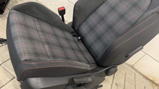 Set Volkswagen Golf 8 GTI stoelen met armsteun - Volkswagen Caddy