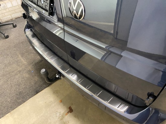 Achterbumper Beschermer RVS Zwart Ribbel- Volkswagen Caddy MK5