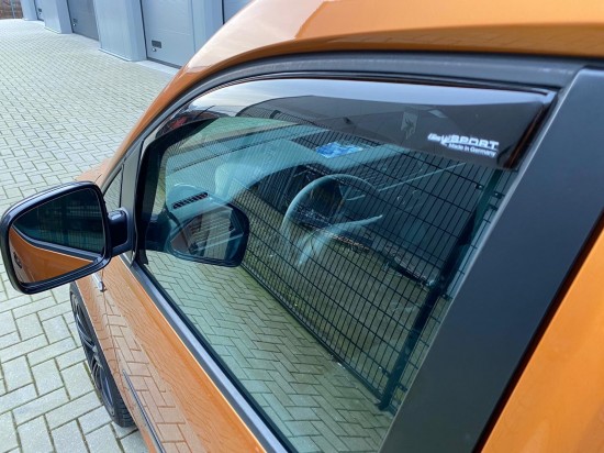 Climair Zijwindschermen Black - Volkswagen Caddy MK4