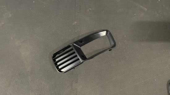 Voorbumper Grille Zijkant Met Mistlamp Uitsparing - Volkswagen Caddy MK2