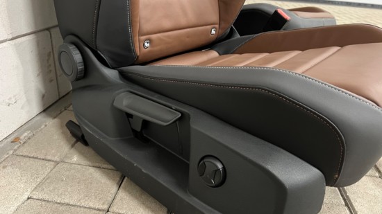 49984d1c 62d2 4903 9fc5 54cc01eb3d74