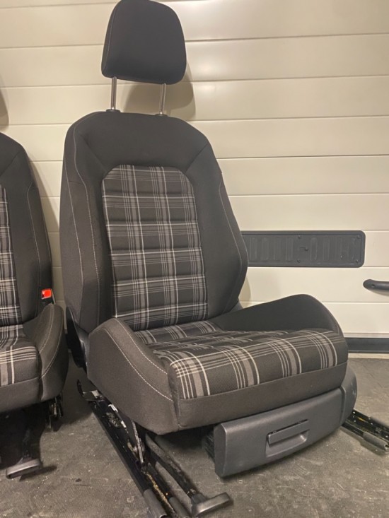 53bb182a 85db 4b75 a9fe 574cdfdd472d