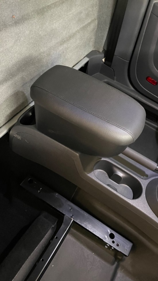 Armsteun kantelvak kunstleder - Volkswagen Caddy MK3