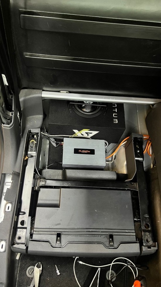 ESX Quantum QXB6 Subwoofer met kist 500 watt - Volkswagen Caddy