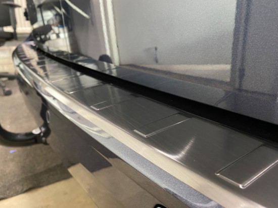 Achterbumper Beschermer RVS Zwart Ribbel- Volkswagen Caddy MK5