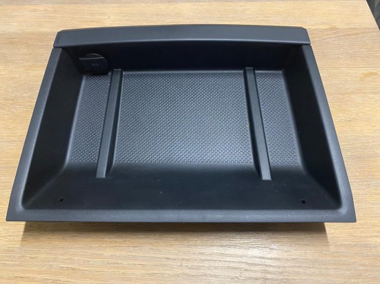 Dashboard opbergvak met 12V voorbereiding