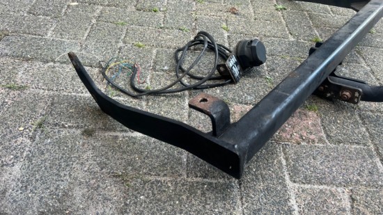 Trekhaak met stekker en kabelboom - Volkswagen Caddy MK2