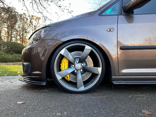 TRC Voorspoiler Extra Flat Hoogglans Zwart - Volkswagen Caddy MK3 GP