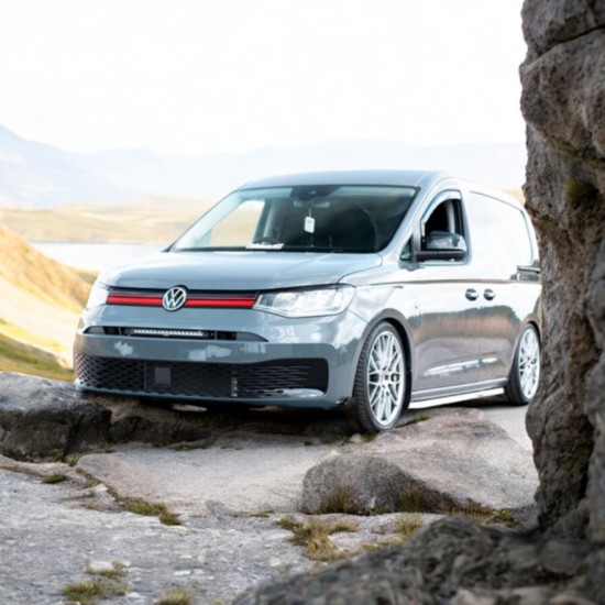 Boven Grille Glans Rode Striping - Volkswagen Caddy MK5 Cargo