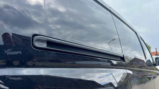 Deurrail rechts zwart - Volkswagen Caddy Cargo MK5 Maxi