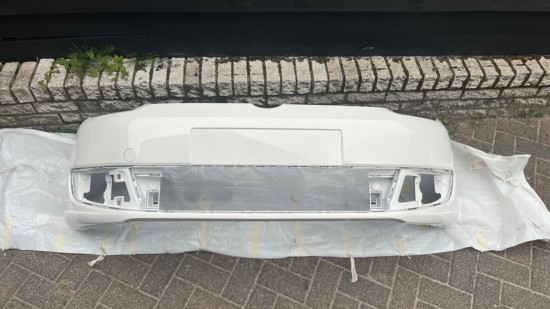 Voorbumper in kleur - Wit - LB9A - Volkswagen Caddy MK3 GP