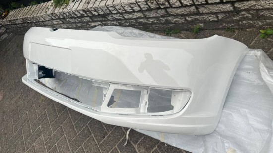 Voorbumper in kleur - Wit - LB9A - Volkswagen Caddy MK3 GP