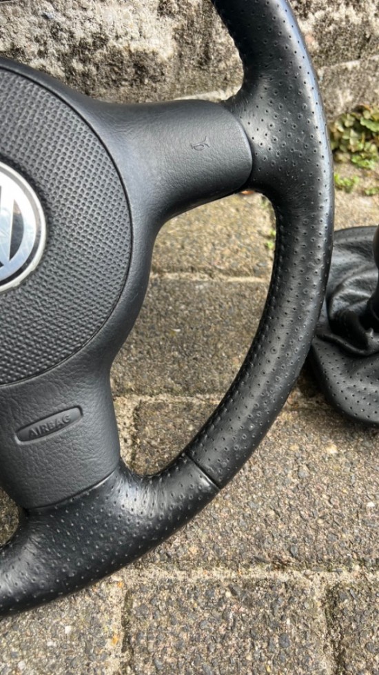 Geperforeerd leder stuur met versnellingspook - Volkswagen Caddy MK2