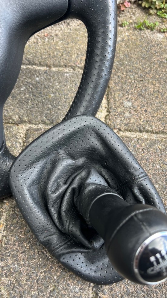 Geperforeerd leder stuur met versnellingspook - Volkswagen Caddy MK2