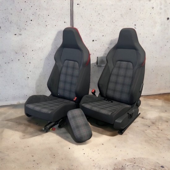 Set Volkswagen Golf 8 GTI stoelen met armsteun - Volkswagen Caddy