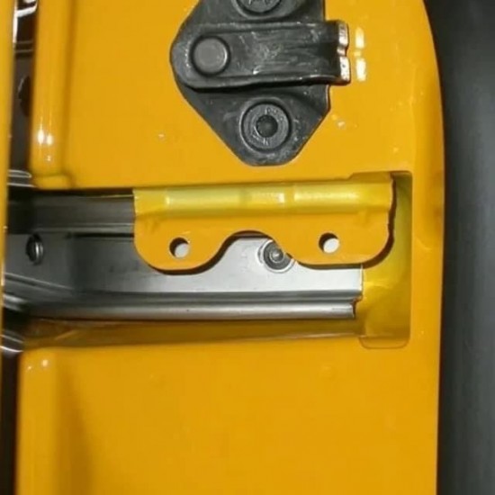 Bevestiging Afdekplaat voorzijde schuifdeur - Volkswagen Caddy MK3