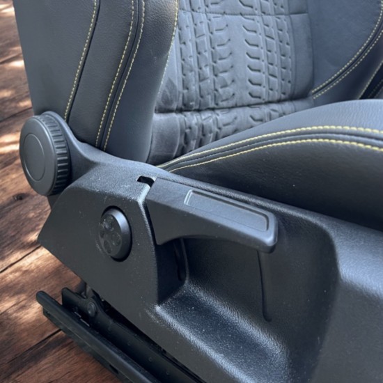 Set Volkswagen Golf 5 GTI Pirelli stoelen - Volkswagen Caddy