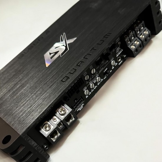 ESX QL800.4 versterker 4 kanaals 800 watt - Volkswagen Caddy